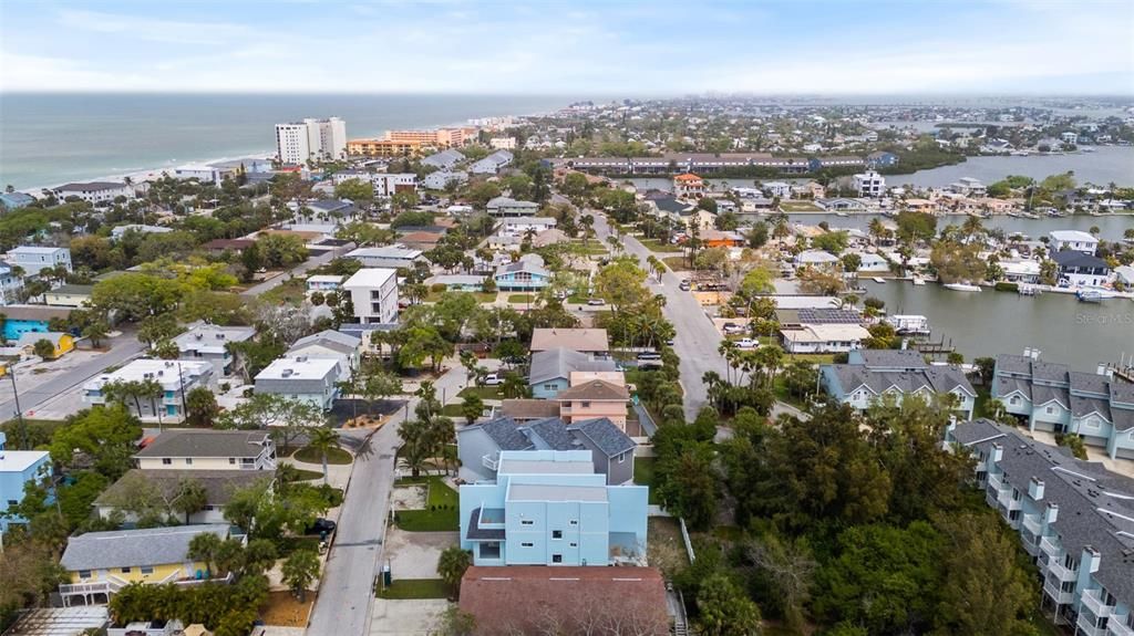 For Sale: $550,000 (2 beds, 1 baths, 1410 Square Feet)