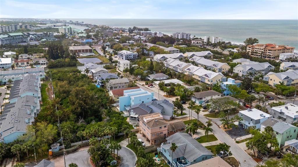 For Sale: $550,000 (2 beds, 1 baths, 1410 Square Feet)