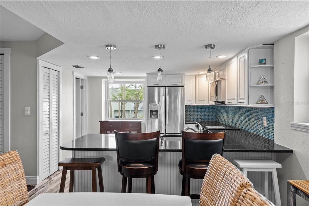 For Sale: $550,000 (2 beds, 1 baths, 1410 Square Feet)