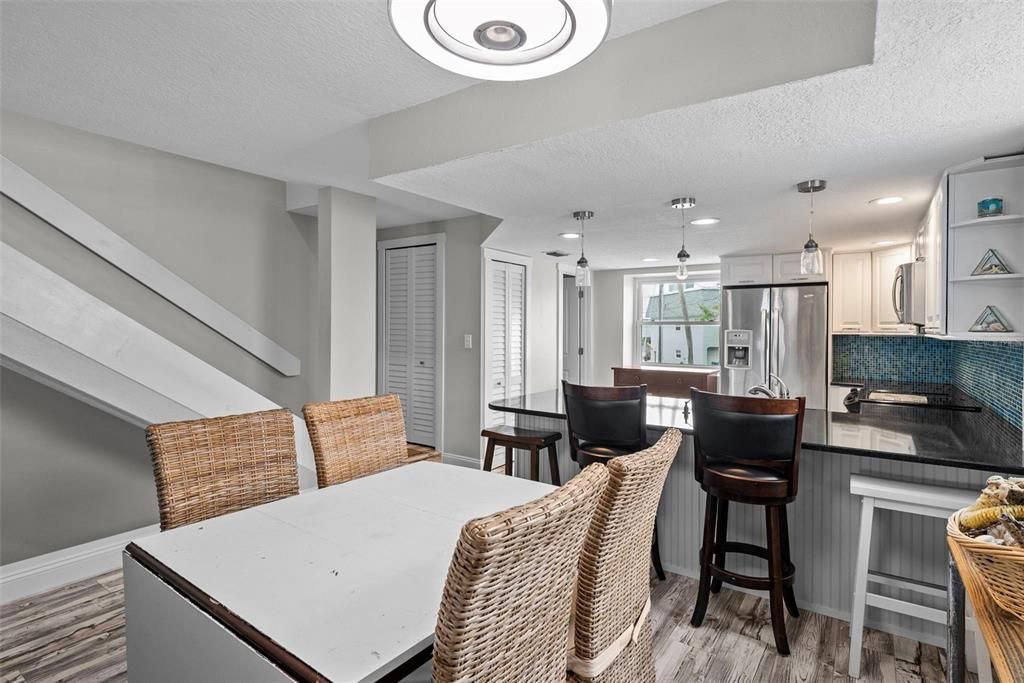 For Sale: $550,000 (2 beds, 1 baths, 1410 Square Feet)