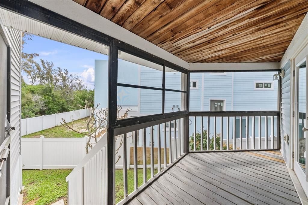 For Sale: $550,000 (2 beds, 1 baths, 1410 Square Feet)