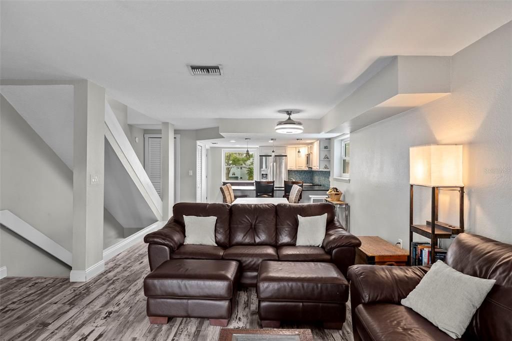 For Sale: $550,000 (2 beds, 1 baths, 1410 Square Feet)