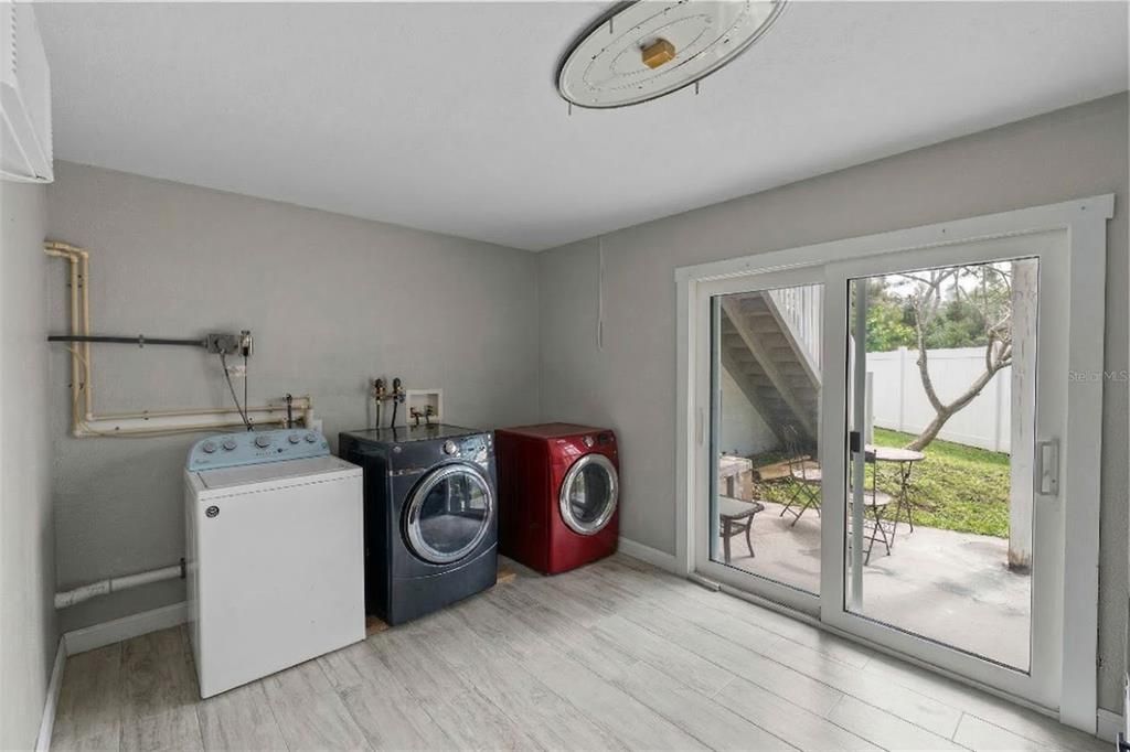 For Sale: $550,000 (2 beds, 1 baths, 1410 Square Feet)