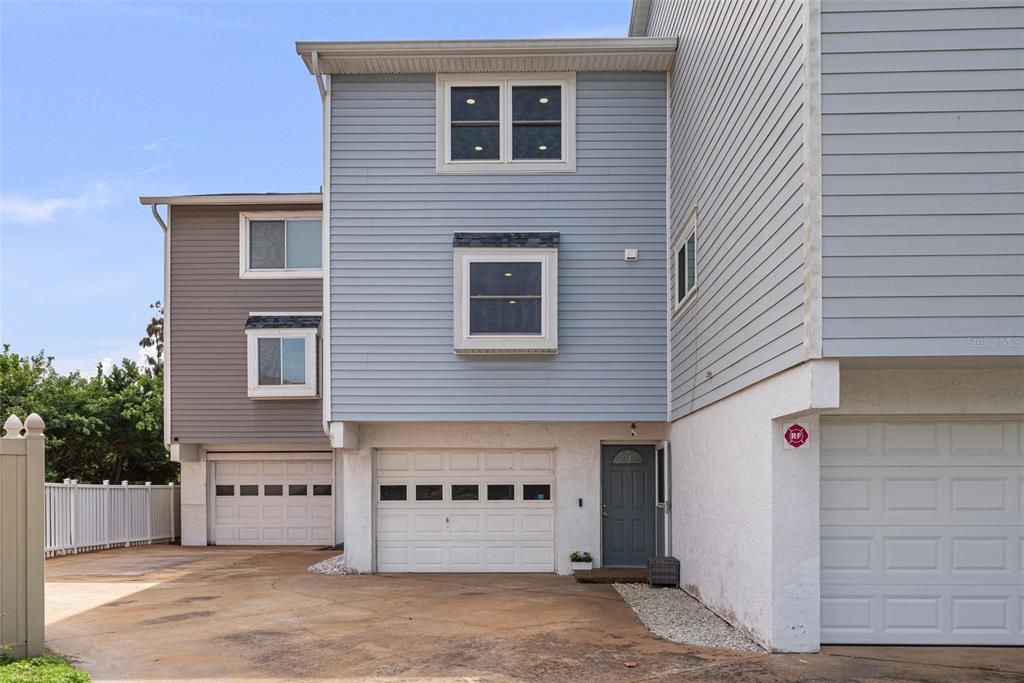 For Sale: $550,000 (2 beds, 1 baths, 1410 Square Feet)