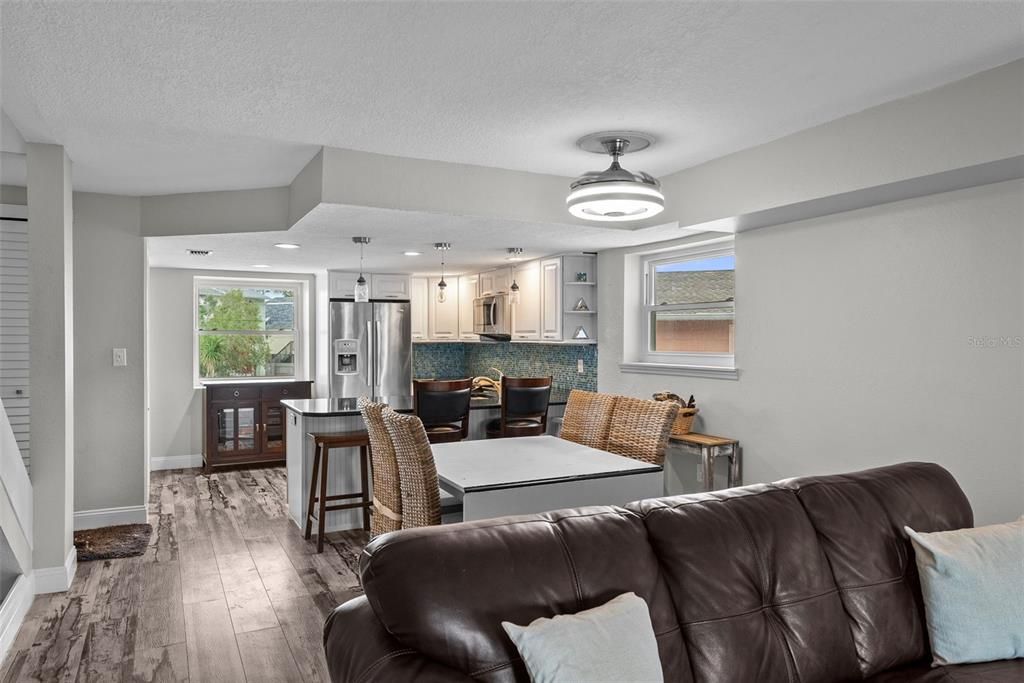 For Sale: $550,000 (2 beds, 1 baths, 1410 Square Feet)
