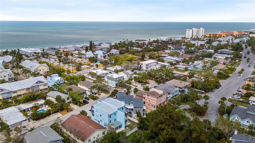 For Sale: $550,000 (2 beds, 1 baths, 1410 Square Feet)