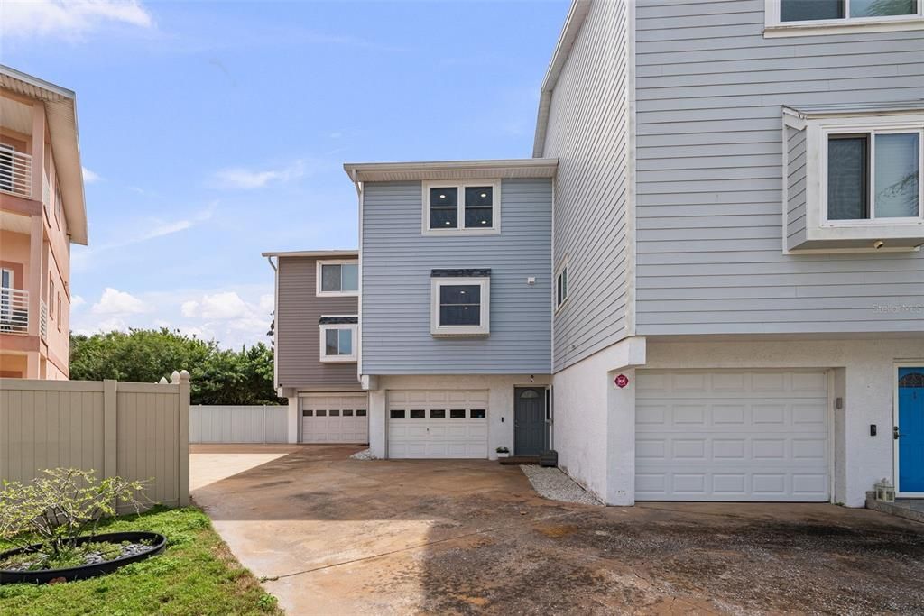 For Sale: $550,000 (2 beds, 1 baths, 1410 Square Feet)