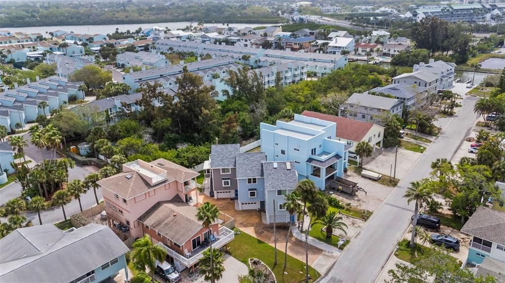 For Sale: $550,000 (2 beds, 1 baths, 1410 Square Feet)