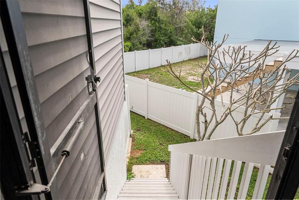 For Sale: $550,000 (2 beds, 1 baths, 1410 Square Feet)