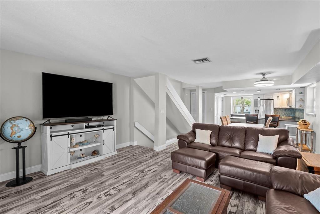 For Sale: $550,000 (2 beds, 1 baths, 1410 Square Feet)