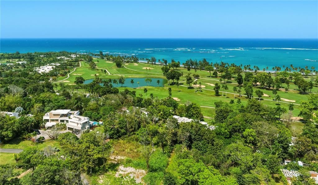 En Venta: $6,500,000 (0.99 acres)
