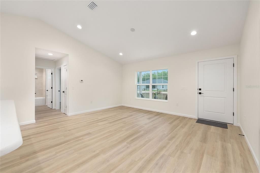 En Venta: $230,000 (3 camas, 2 baños, 1240 Pies cuadrados)
