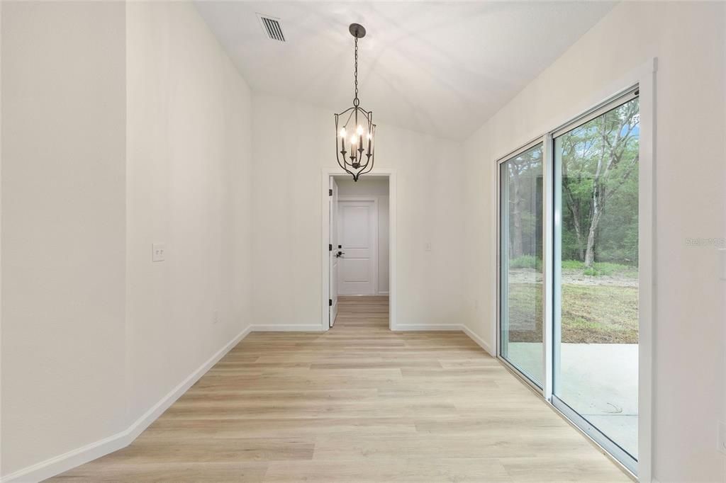 En Venta: $230,000 (3 camas, 2 baños, 1240 Pies cuadrados)
