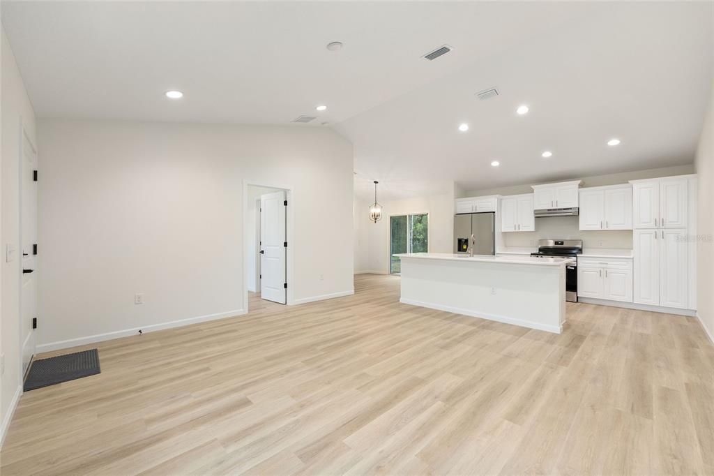 En Venta: $230,000 (3 camas, 2 baños, 1240 Pies cuadrados)
