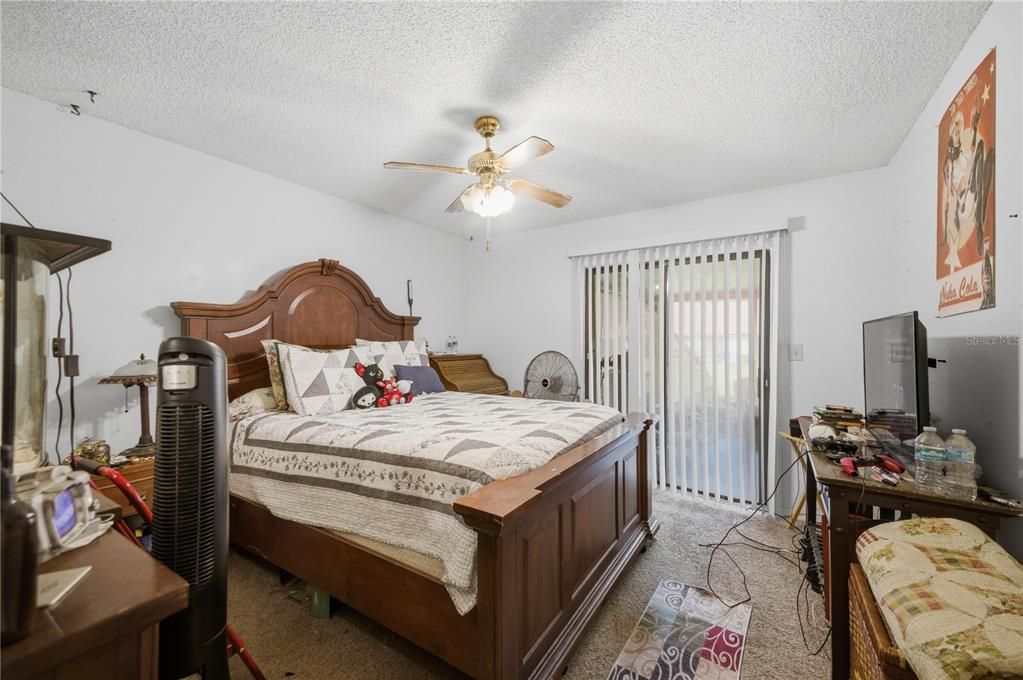 На продажу: $169,900 (2 спален, 2 ванн, 1049 Квадратных фут)