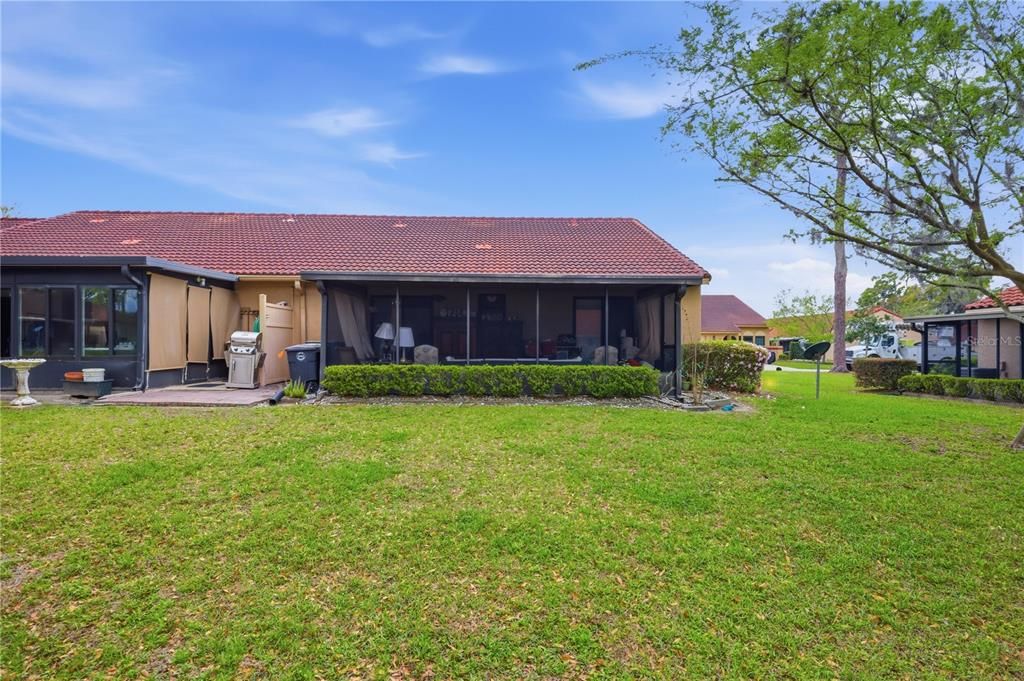 На продажу: $169,900 (2 спален, 2 ванн, 1049 Квадратных фут)