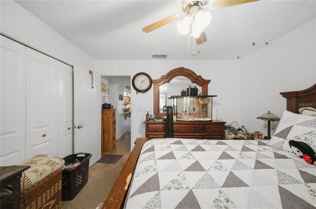 На продажу: $169,900 (2 спален, 2 ванн, 1049 Квадратных фут)