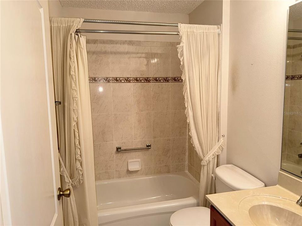 Под контрактом: $549,000 (3 спален, 2 ванн, 1924 Квадратных фут)