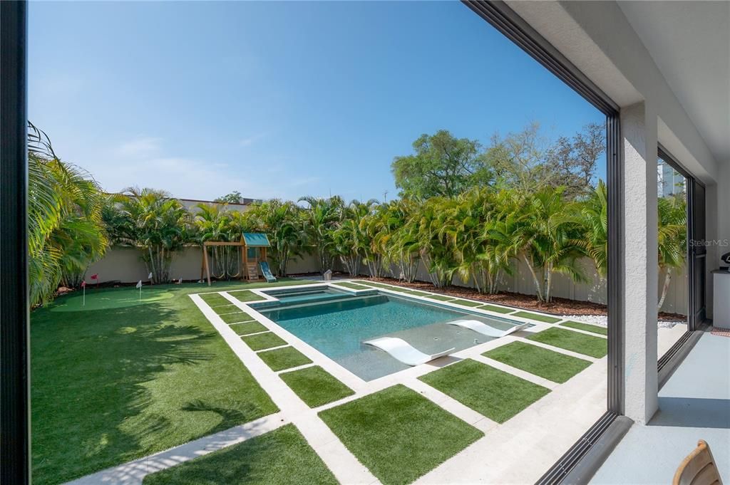 Activo con contrato: $1,300,000 (4 camas, 3 baños, 3028 Pies cuadrados)