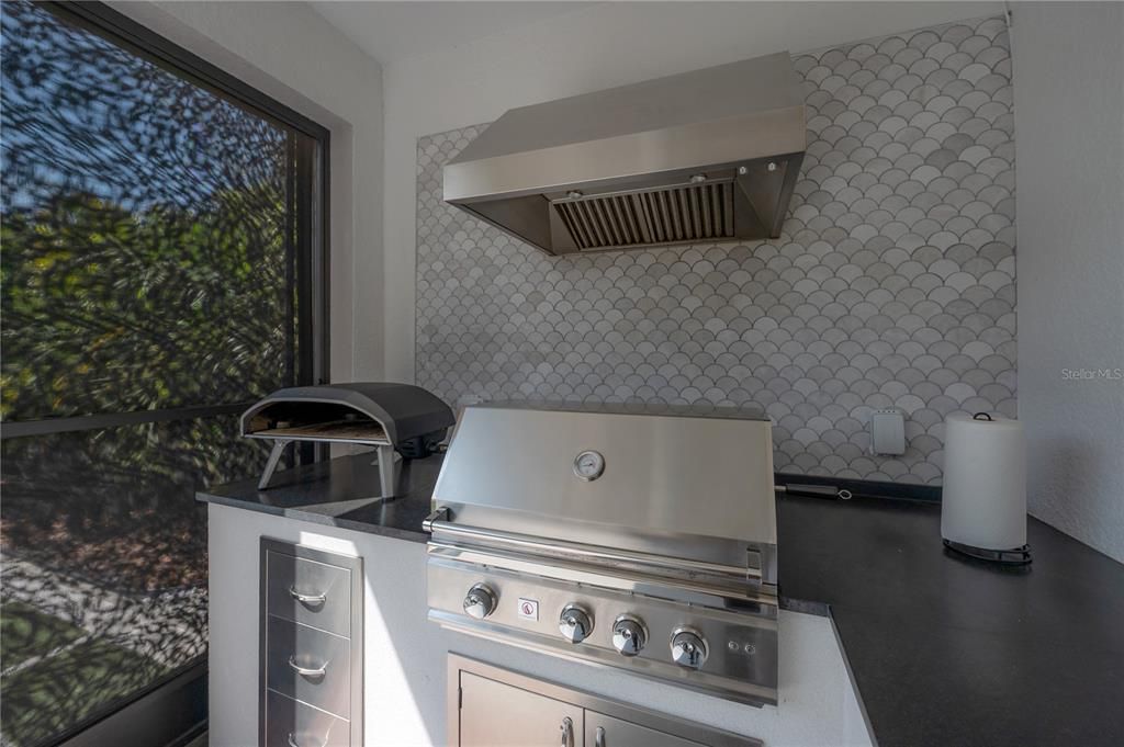 Activo con contrato: $1,300,000 (4 camas, 3 baños, 3028 Pies cuadrados)