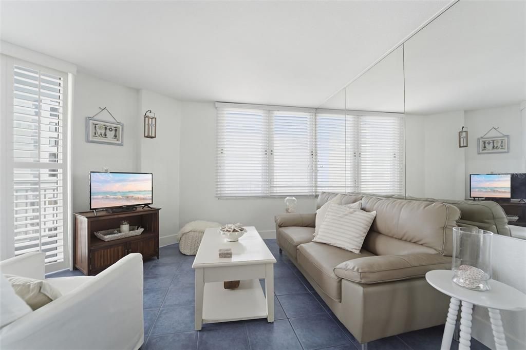En Venta: $325,000 (2 camas, 2 baños, 1141 Pies cuadrados)