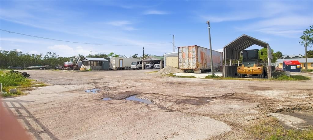 На продажу: $699,900 (1.06 acres)