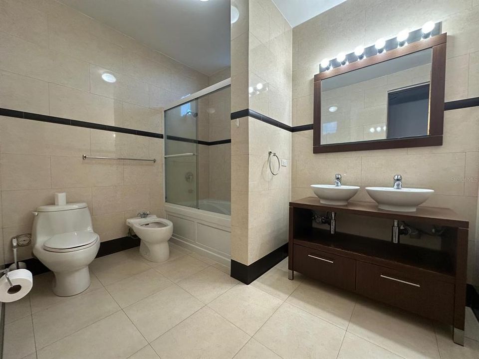 Active With Contract: $895,000 (4 beds, 3 baths, 4026 Square Feet)