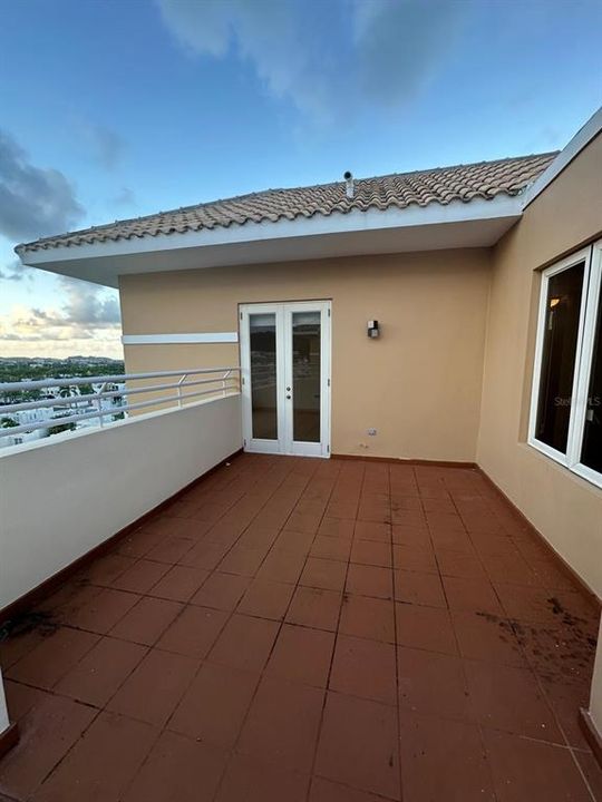 Active With Contract: $895,000 (4 beds, 3 baths, 4026 Square Feet)