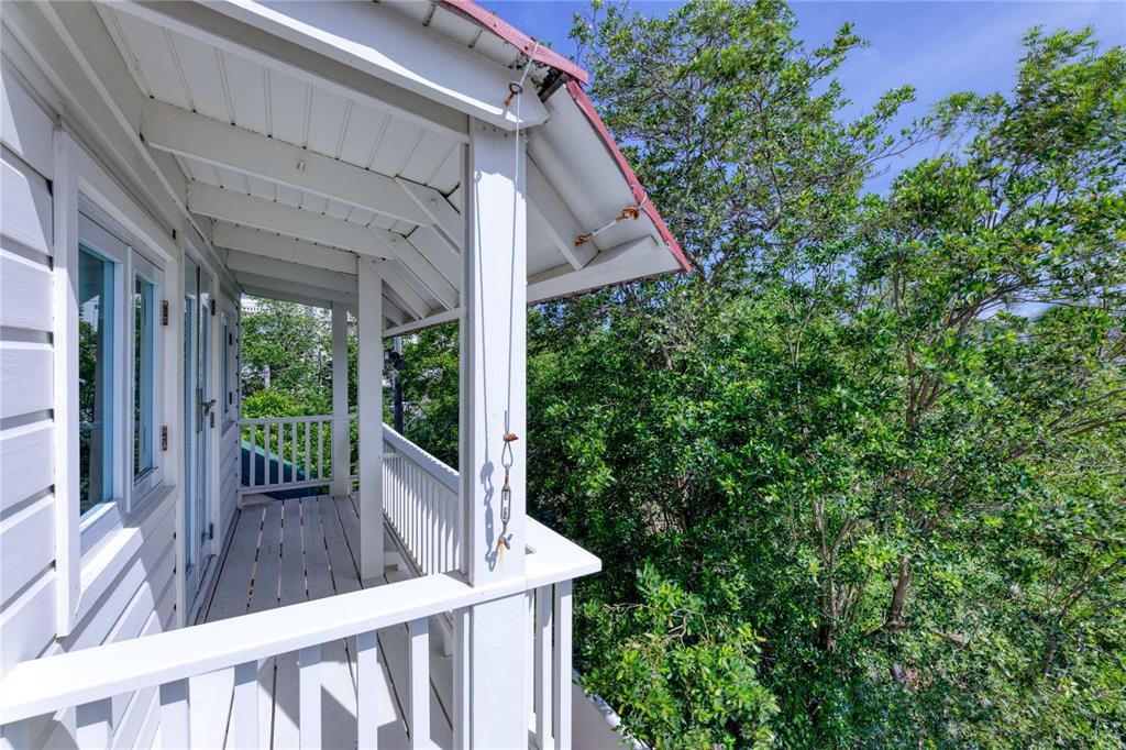 For Sale: $2,590,000 (4 beds, 5 baths, 3715 Square Feet)