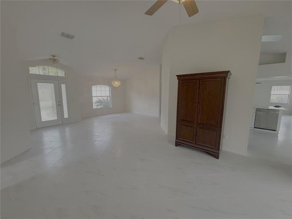 В аренду: $2,800 (5 спален, 3 ванн, 2526 Квадратных фут)