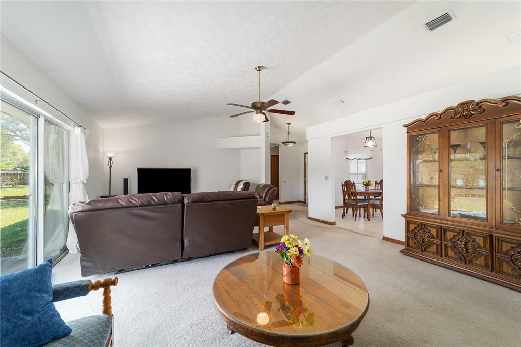 Active With Contract: $269,999 (3 beds, 2 baths, 1546 Square Feet)