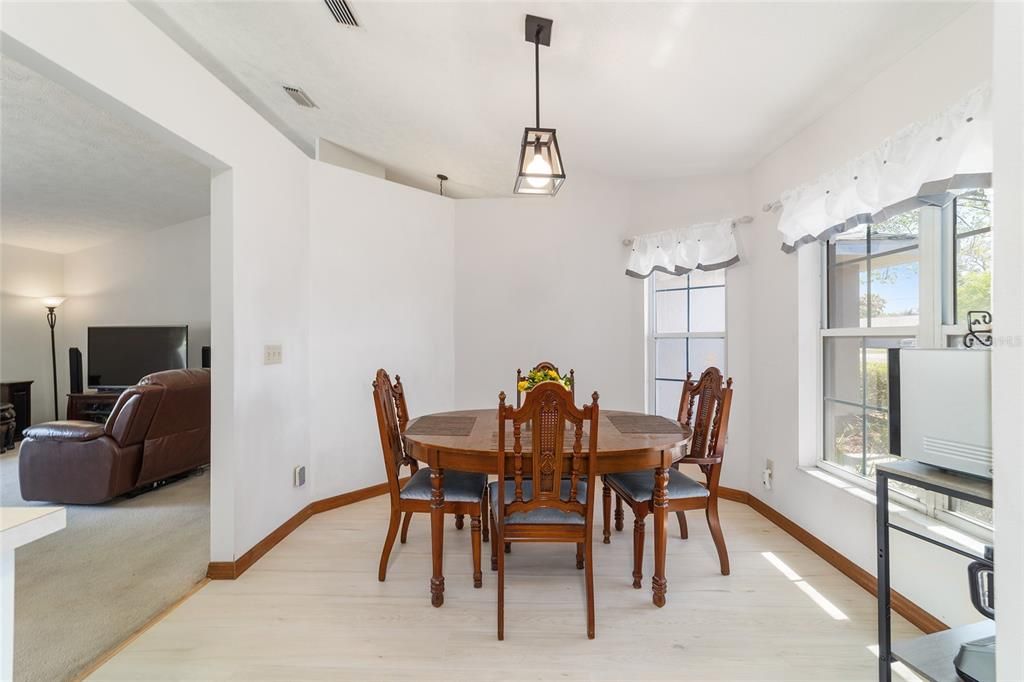 Active With Contract: $269,999 (3 beds, 2 baths, 1546 Square Feet)
