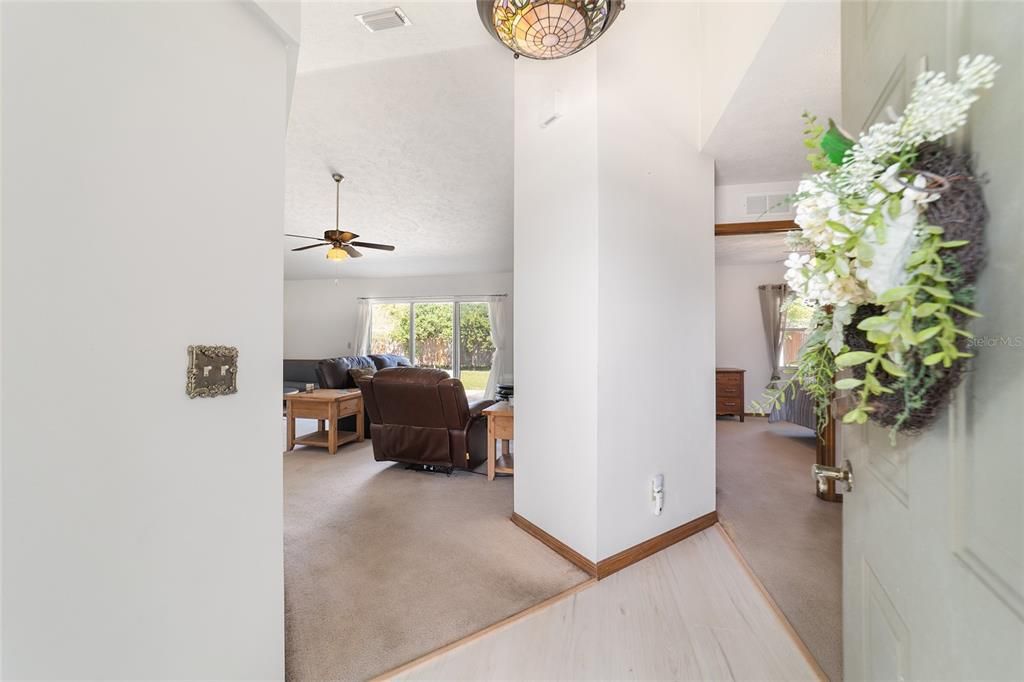 Active With Contract: $269,999 (3 beds, 2 baths, 1546 Square Feet)