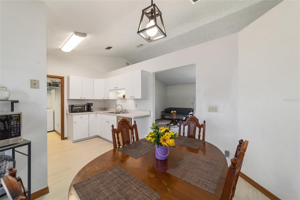 Active With Contract: $269,999 (3 beds, 2 baths, 1546 Square Feet)