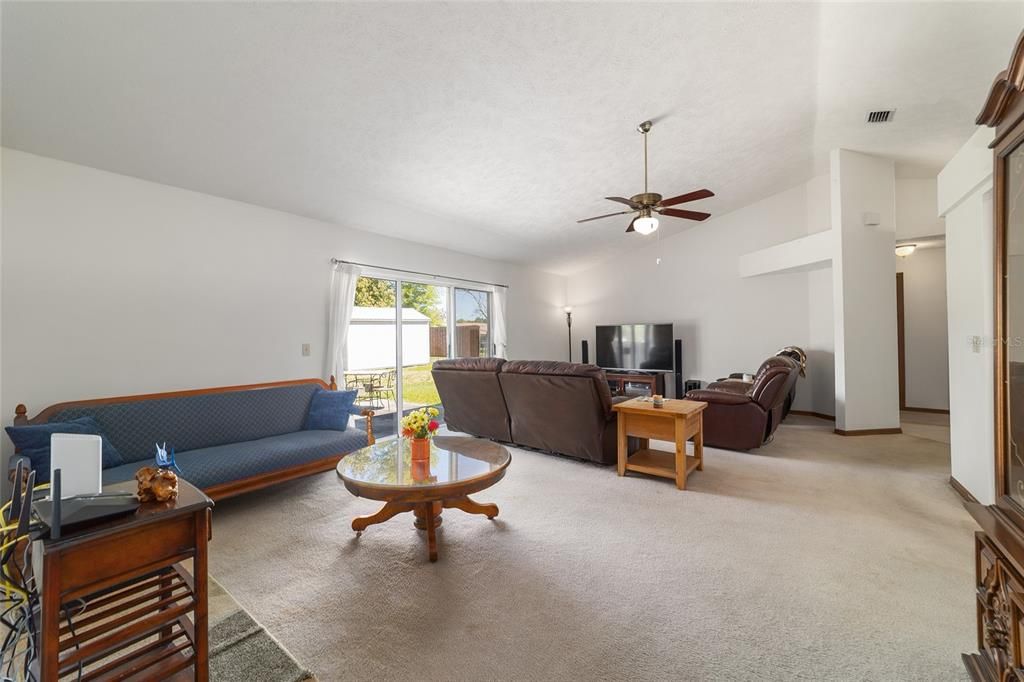 Active With Contract: $269,999 (3 beds, 2 baths, 1546 Square Feet)