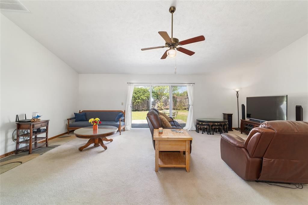 Active With Contract: $269,999 (3 beds, 2 baths, 1546 Square Feet)