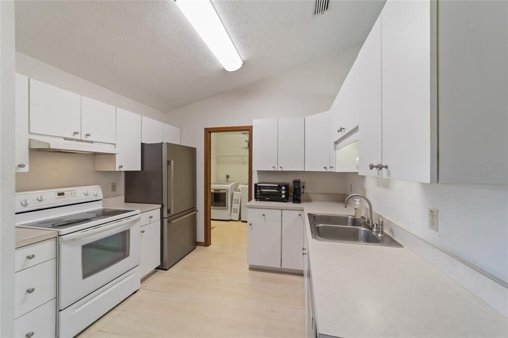 Active With Contract: $269,999 (3 beds, 2 baths, 1546 Square Feet)