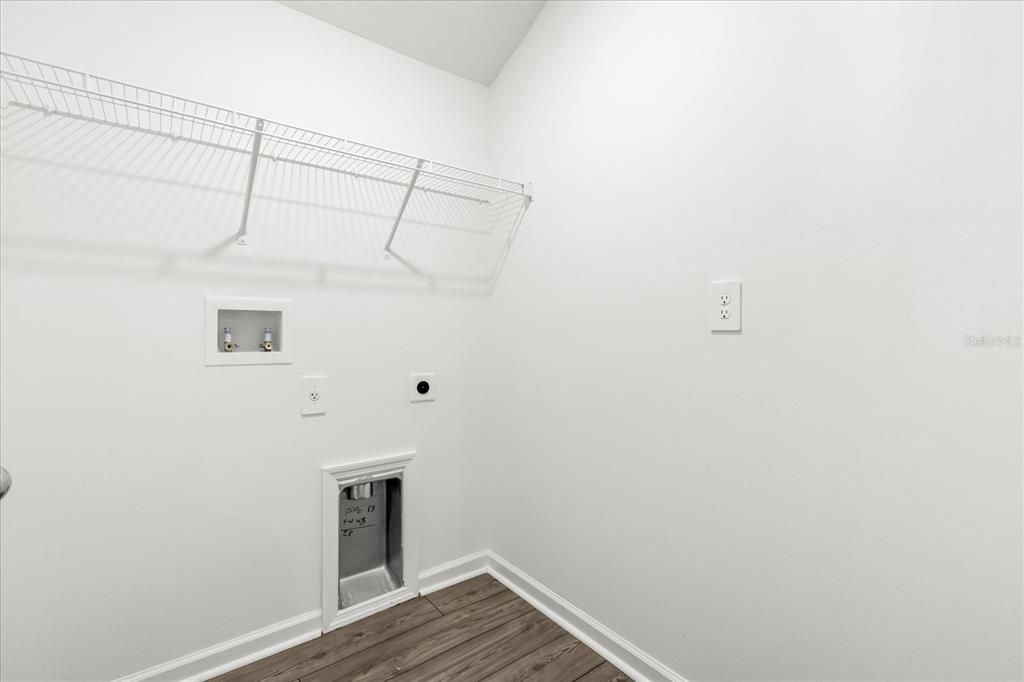 На продажу: $215,000 (3 спален, 2 ванн, 1708 Квадратных фут)