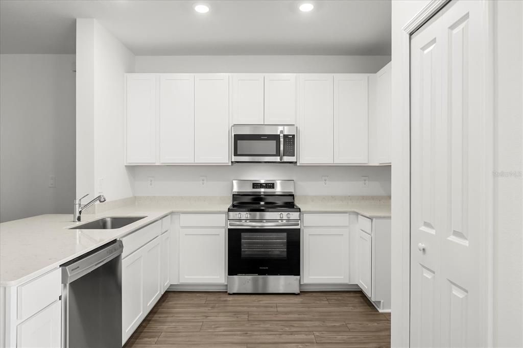 На продажу: $215,000 (3 спален, 2 ванн, 1708 Квадратных фут)