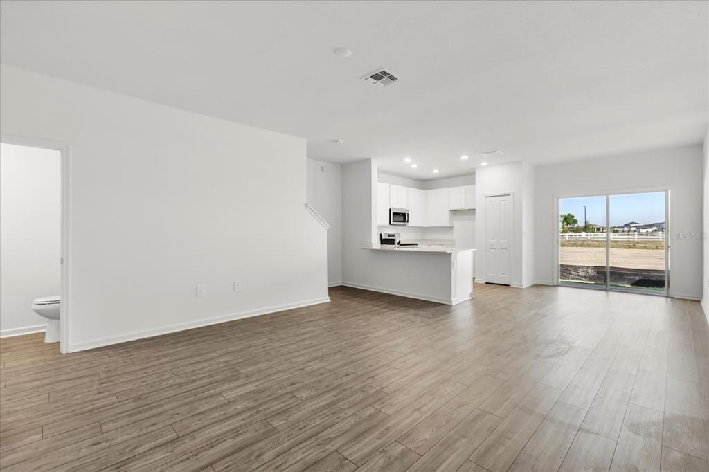 На продажу: $215,000 (3 спален, 2 ванн, 1708 Квадратных фут)