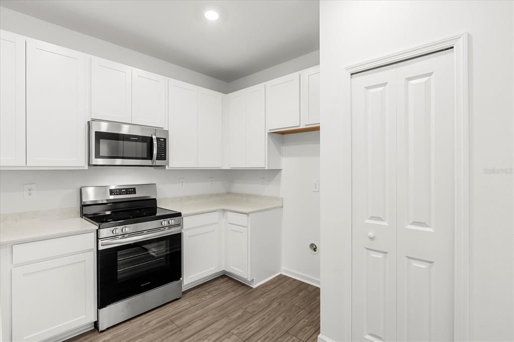 На продажу: $215,000 (3 спален, 2 ванн, 1708 Квадратных фут)