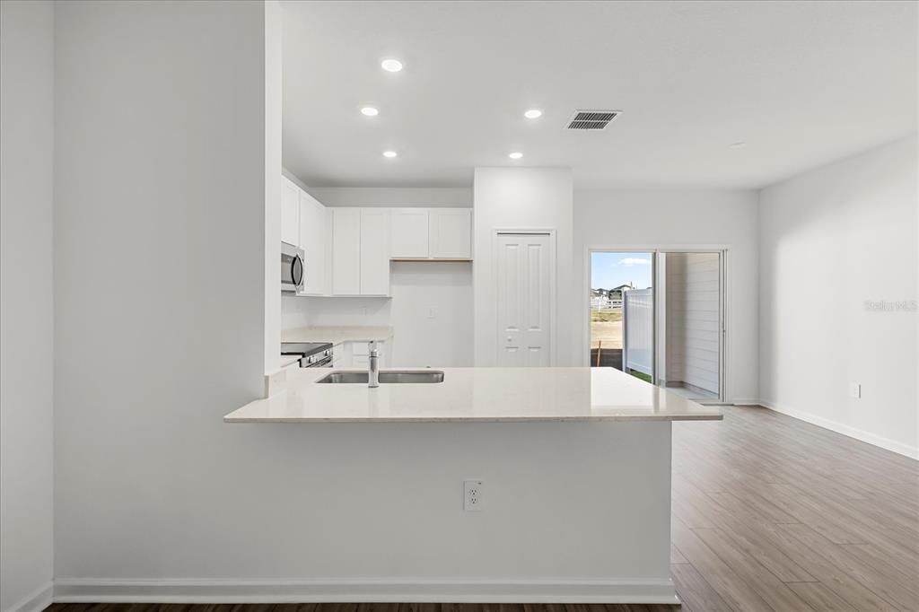 На продажу: $215,000 (3 спален, 2 ванн, 1708 Квадратных фут)