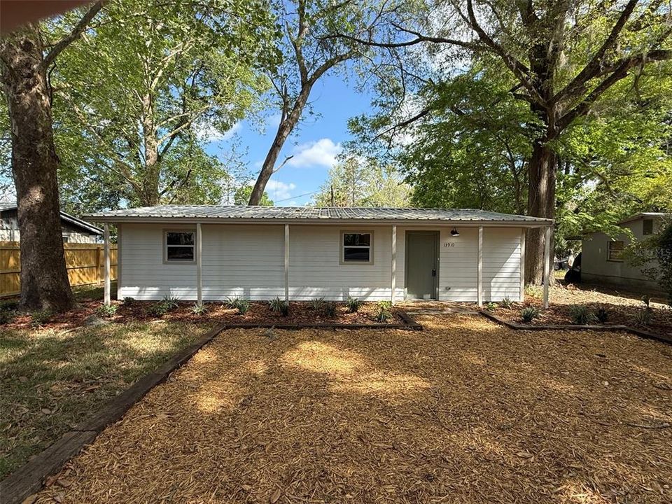 Recently Sold: $179,900 (3 beds, 1 baths, 984 Square Feet)