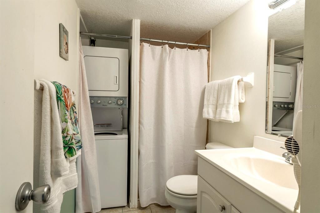 Active With Contract: $179,000 (2 beds, 2 baths, 955 Square Feet)