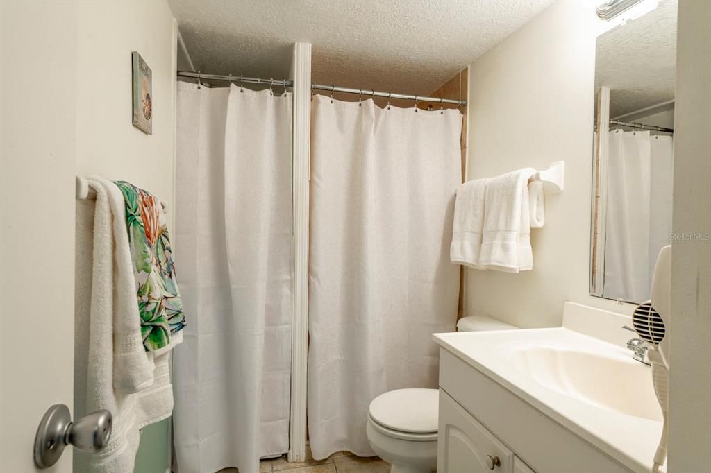 Active With Contract: $179,000 (2 beds, 2 baths, 955 Square Feet)