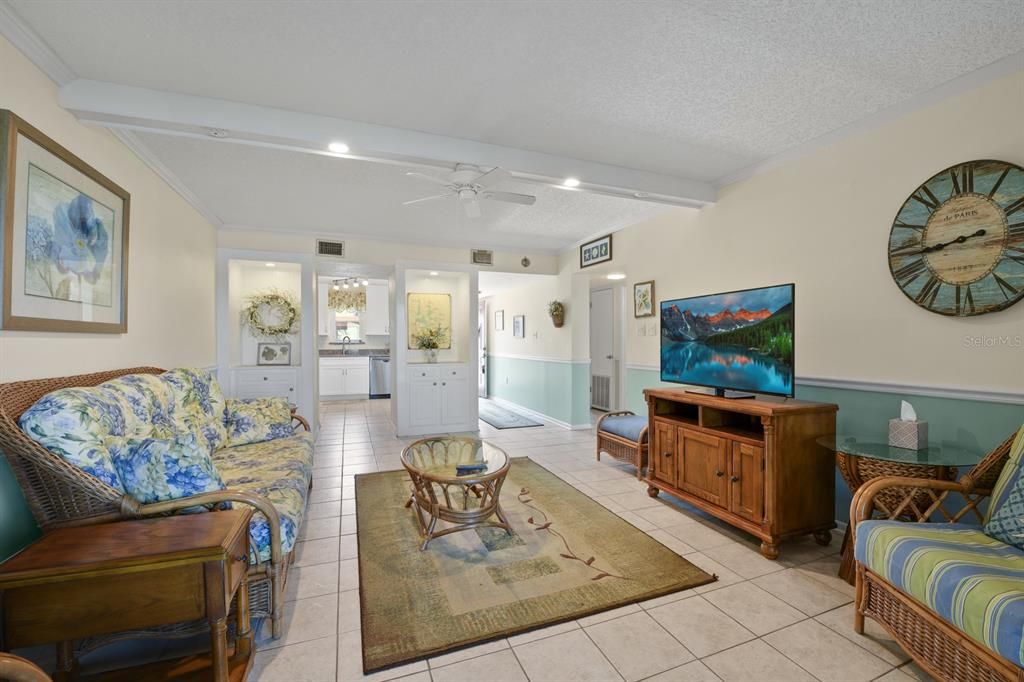 Active With Contract: $179,000 (2 beds, 2 baths, 955 Square Feet)