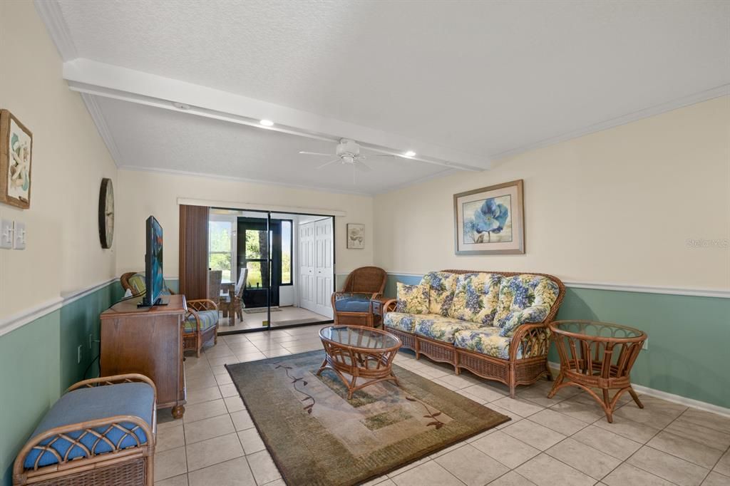 Active With Contract: $179,000 (2 beds, 2 baths, 955 Square Feet)
