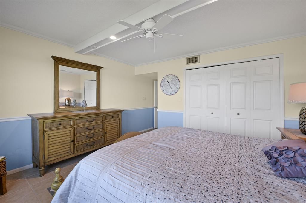 Active With Contract: $179,000 (2 beds, 2 baths, 955 Square Feet)