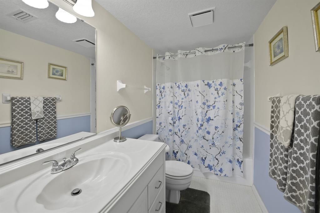 Active With Contract: $179,000 (2 beds, 2 baths, 955 Square Feet)
