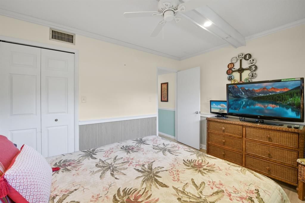 Active With Contract: $179,000 (2 beds, 2 baths, 955 Square Feet)
